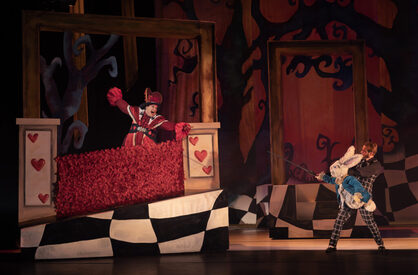 alice-in-wonderland-theater-terra-03-fotocredit-marc-bos-1024x674